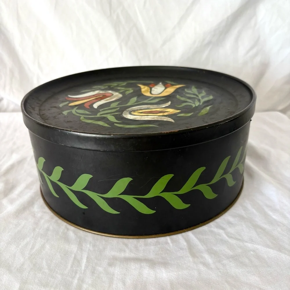 Vintage guildcraft Dutch tole hand painted metal tin storage large sewing box